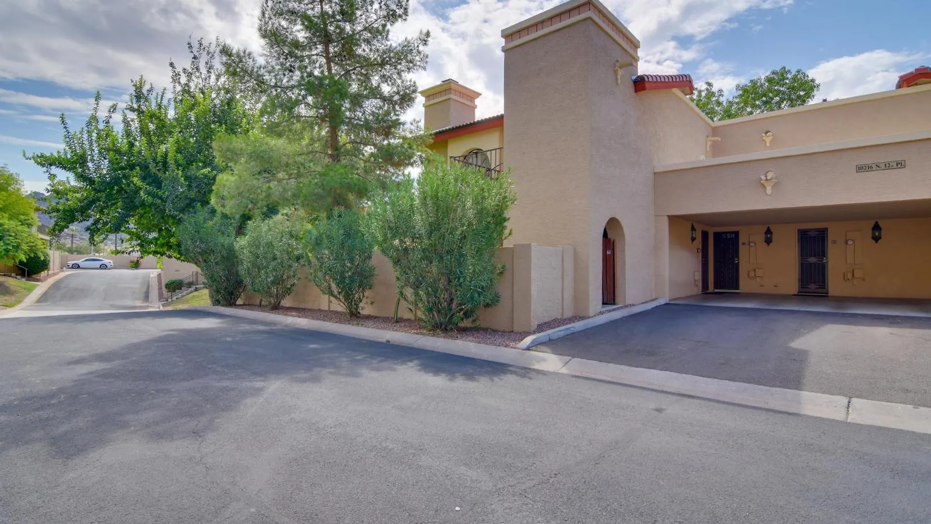 Phoenix Townhome With Central Location, Pool Access