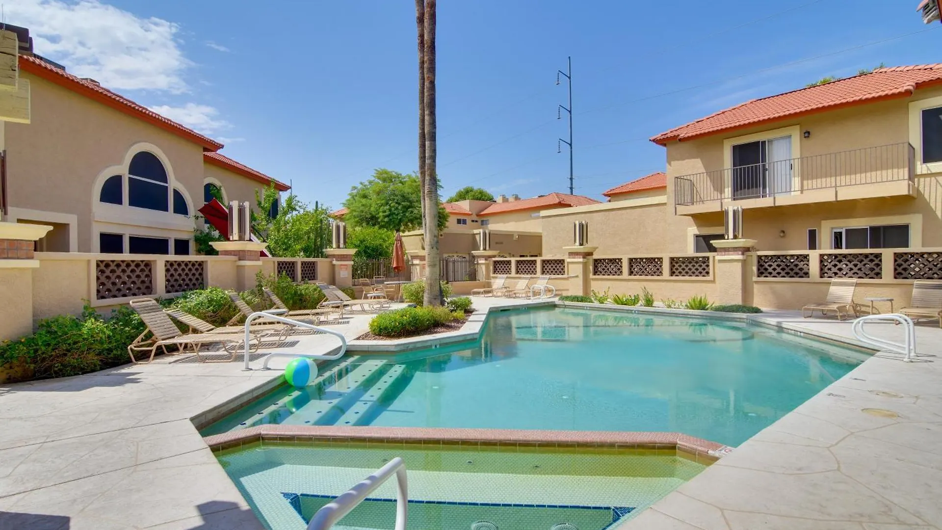 Phoenix Townhome With Central Location, Pool Access 0*,
