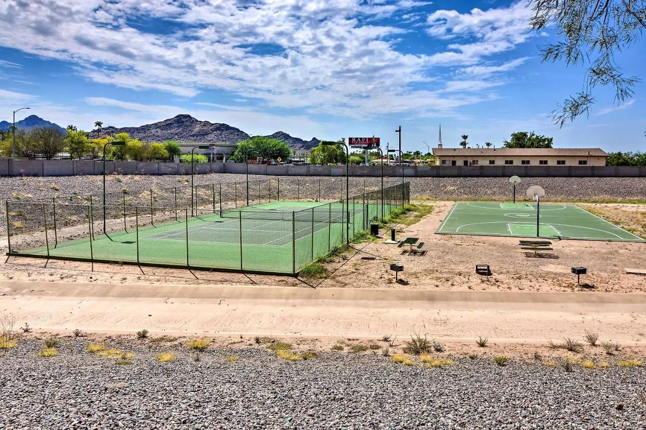 Nyaraló Phoenix Townhome With Central Location, Pool Access Amerikai Egyesült Államok