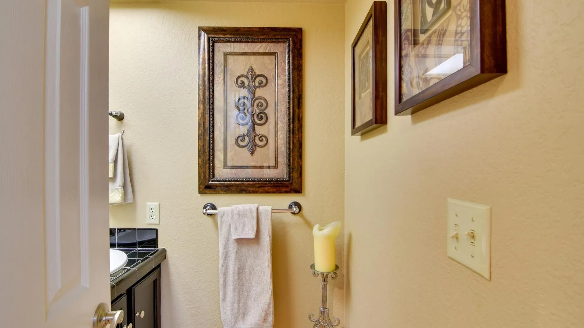 Phoenix Townhome With Central Location, Pool Access 0*,
