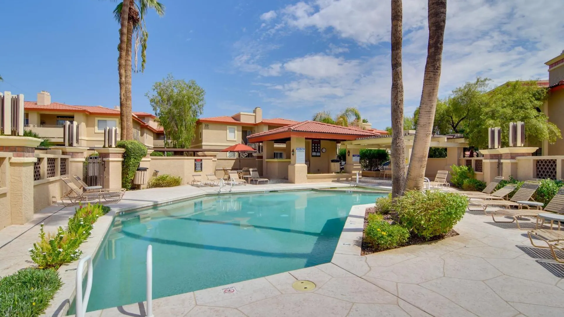 Phoenix Townhome With Central Location, Pool Access 美国